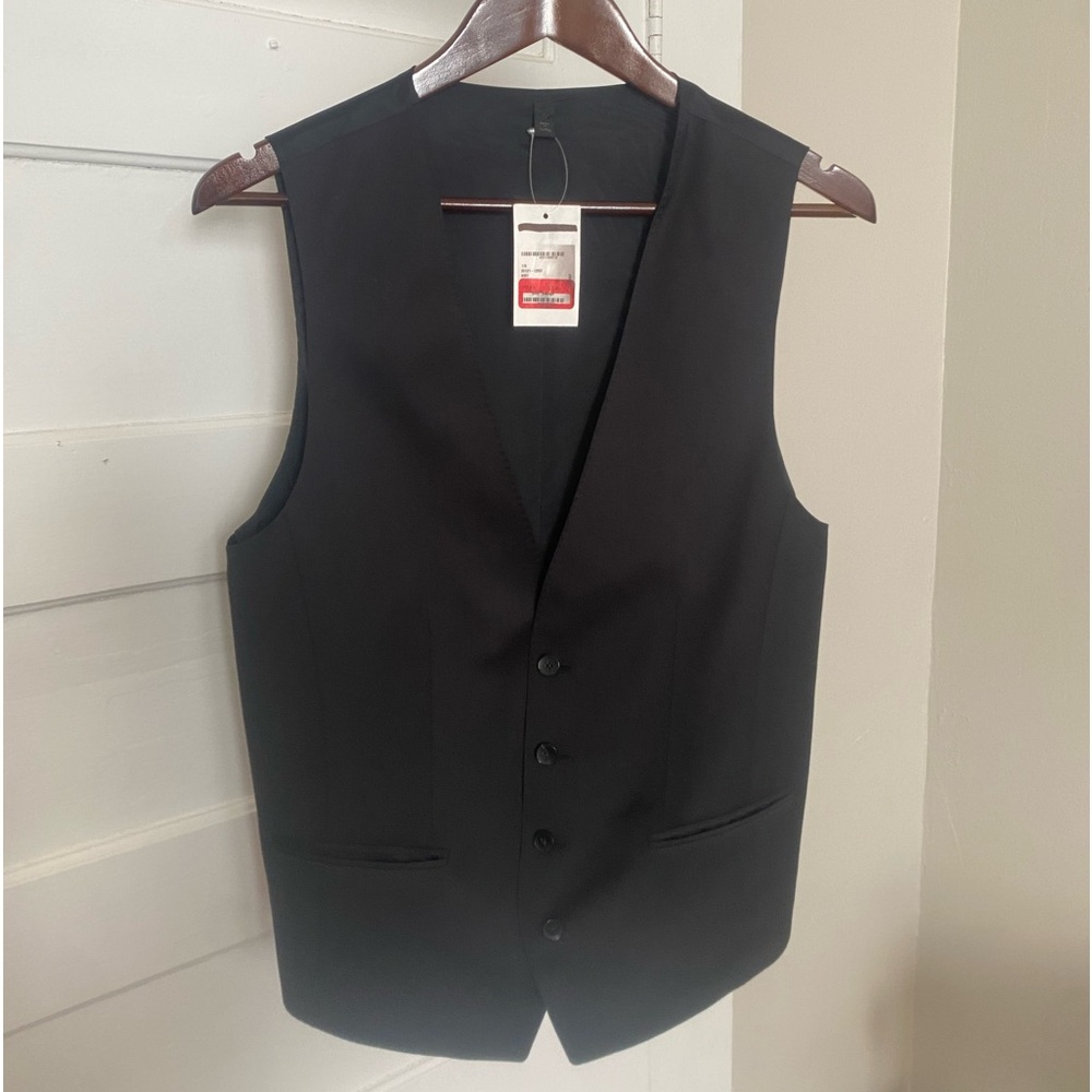 SZ 38R HUGO BOSS BLACK VEST